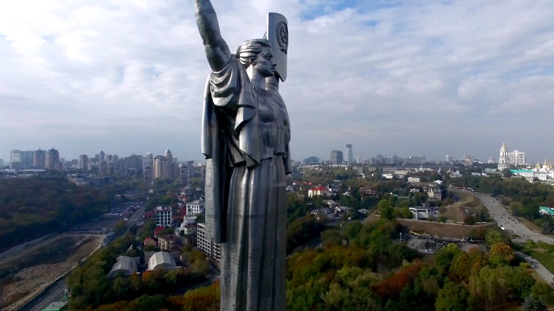 Киев видео. Родина-мать (Киев). Родина мать Киев 4к. Родина мать Киев Лавра. Украина статуя Родина мать.