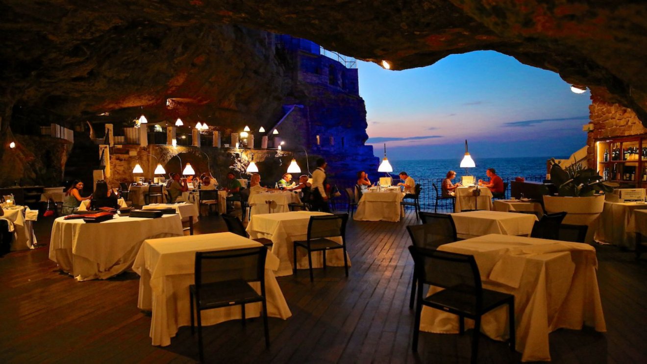 Grotta Palazzese, Италия