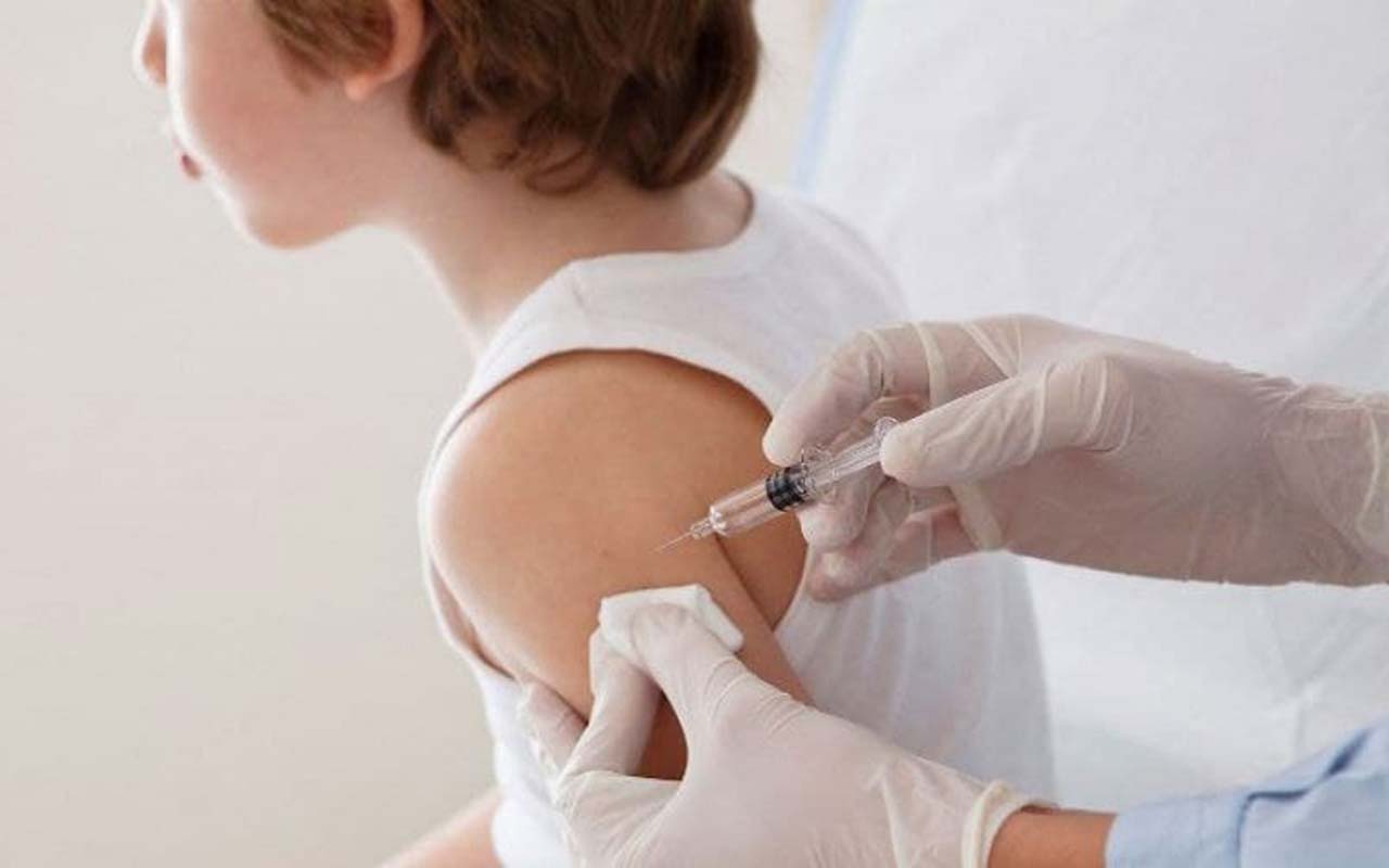 Греція почне вакцинацію дітей із серпня