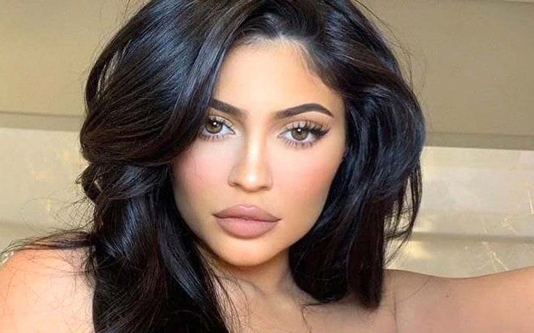 Kylie Jenner Launches Her Swimwear Brand And Has Already Shown The First Bikini Model Fostylen 