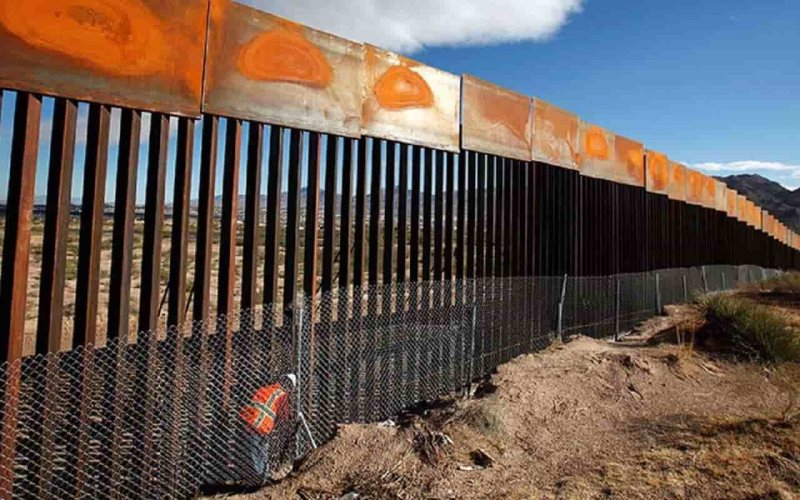 Trump's wall worth $15 billion begins to collapse on border with Mexico ...