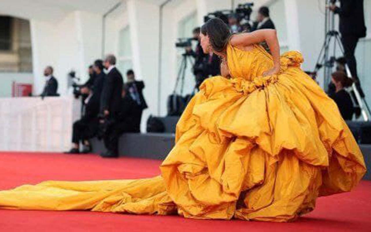 BEST STAR OUTFITS FROM THE RED CARPET OF THE VENICE FILM FESTIVAL 2021