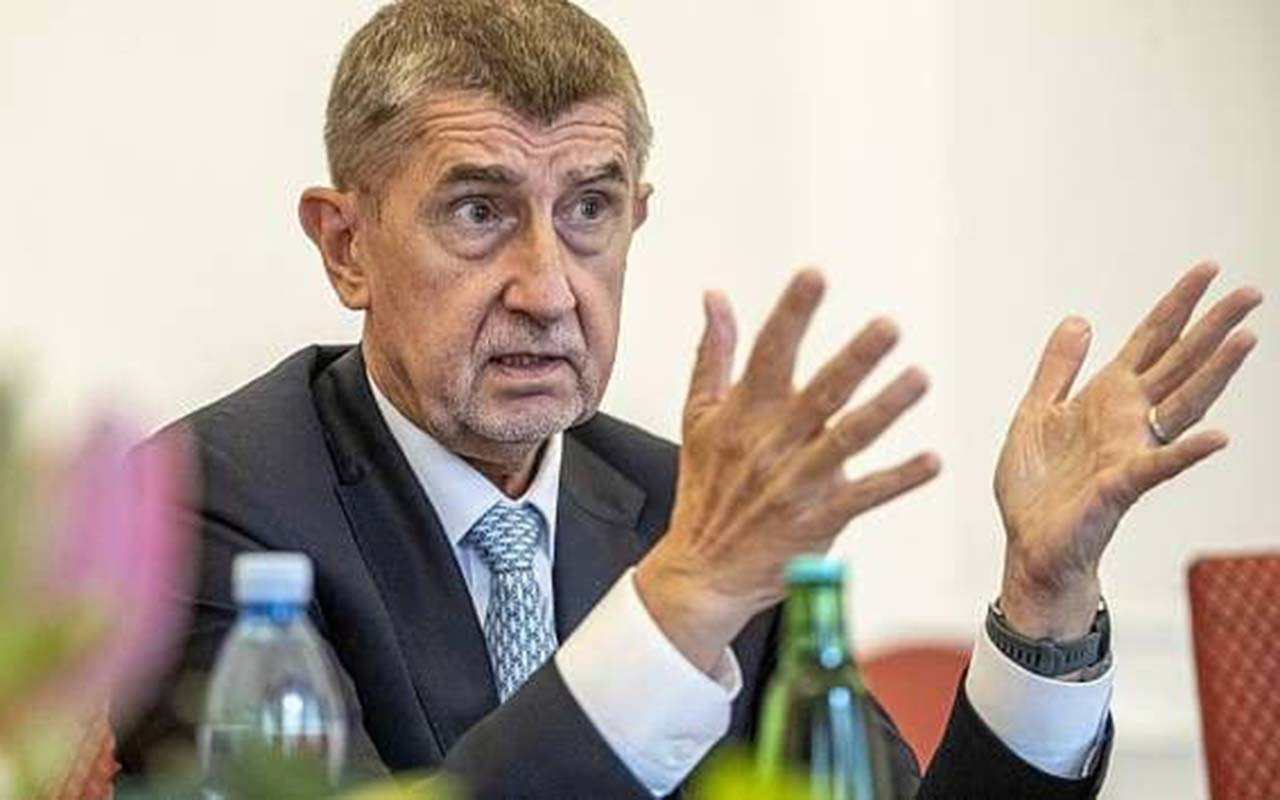 Прем'єр Чехії заявив, що Брюссель "втручається в передвиборну кампанію" в країні