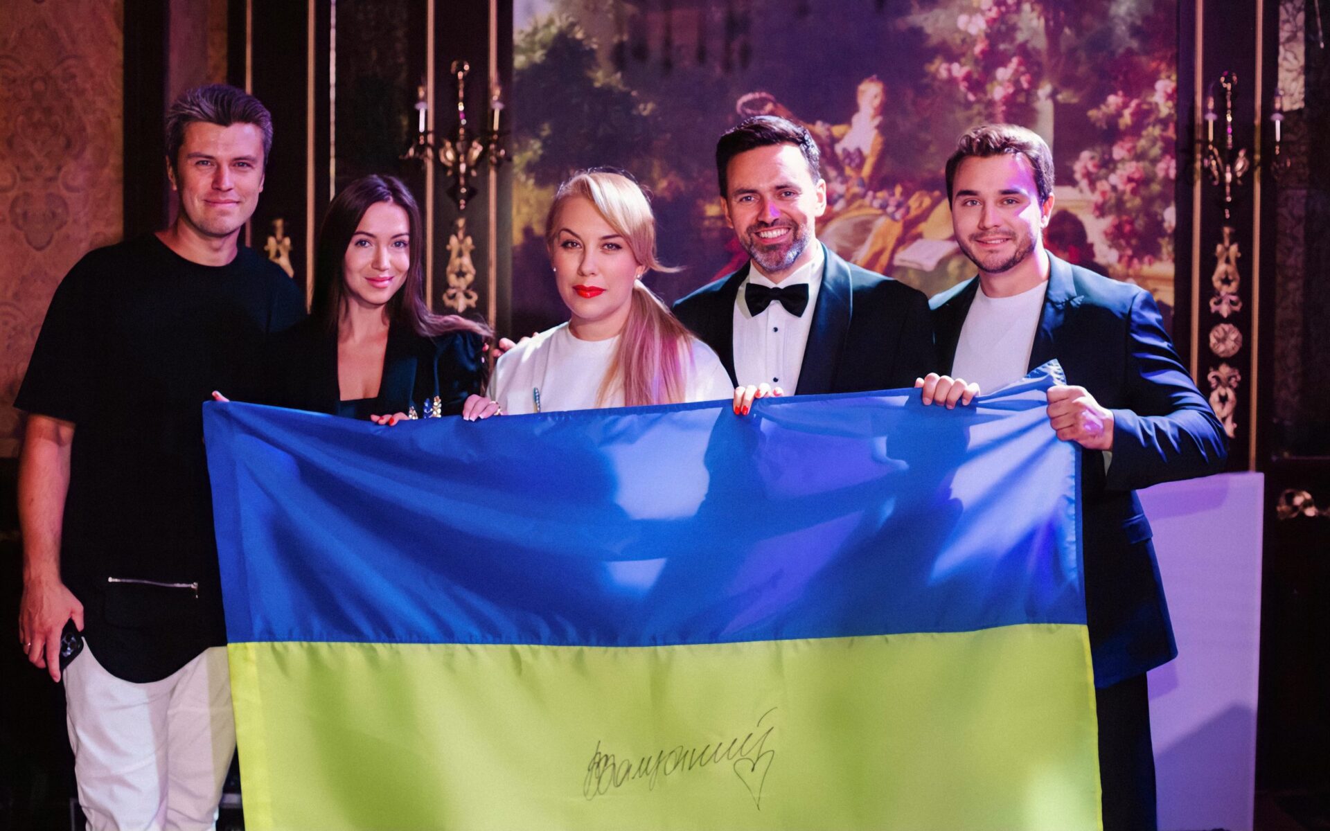 Ельвіра Гаврилова разом із Світланою Осауленко, Євгеном Хмарою, Вадимом Ситніком та Тімуром Мірошніченко