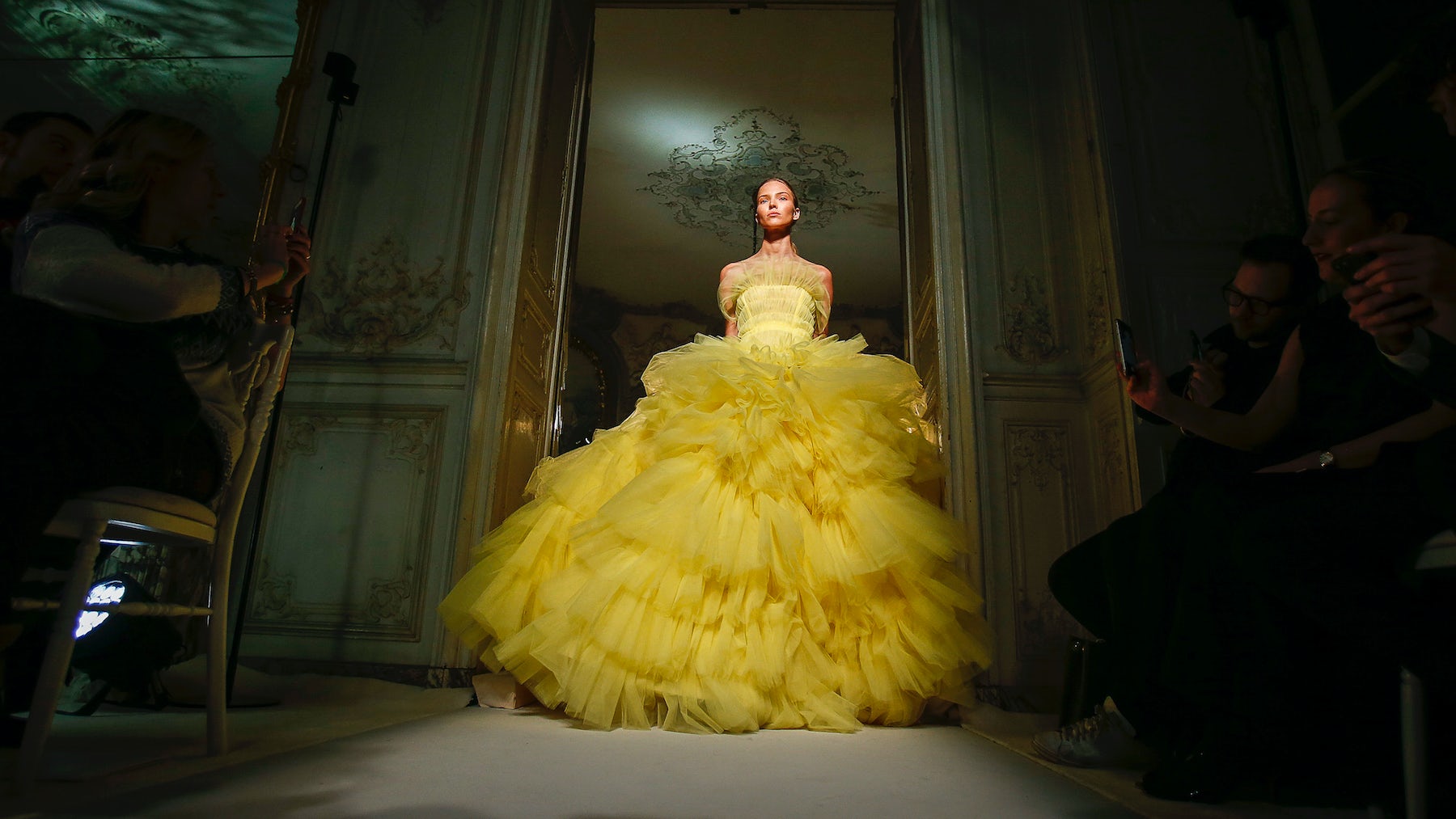 2023 Unveiled Fashion s Dazzling Fusion With Entertainment Influencer 